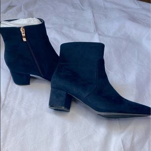 NWOT Lulus Velour Booties